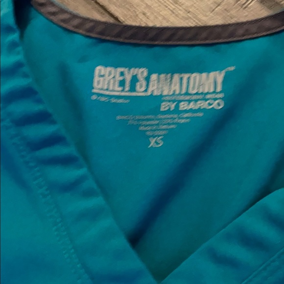 Greys anatomy scrub top - Picture 2 of 3